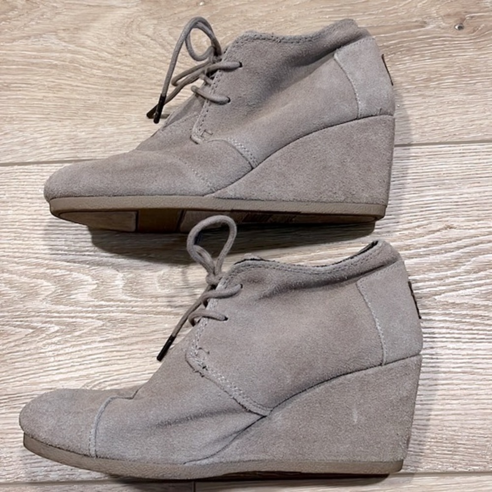 TOMS Desert Wedge Taupe Suede Lace-up Shoe -Size 6.5 - Picture 5 of 7